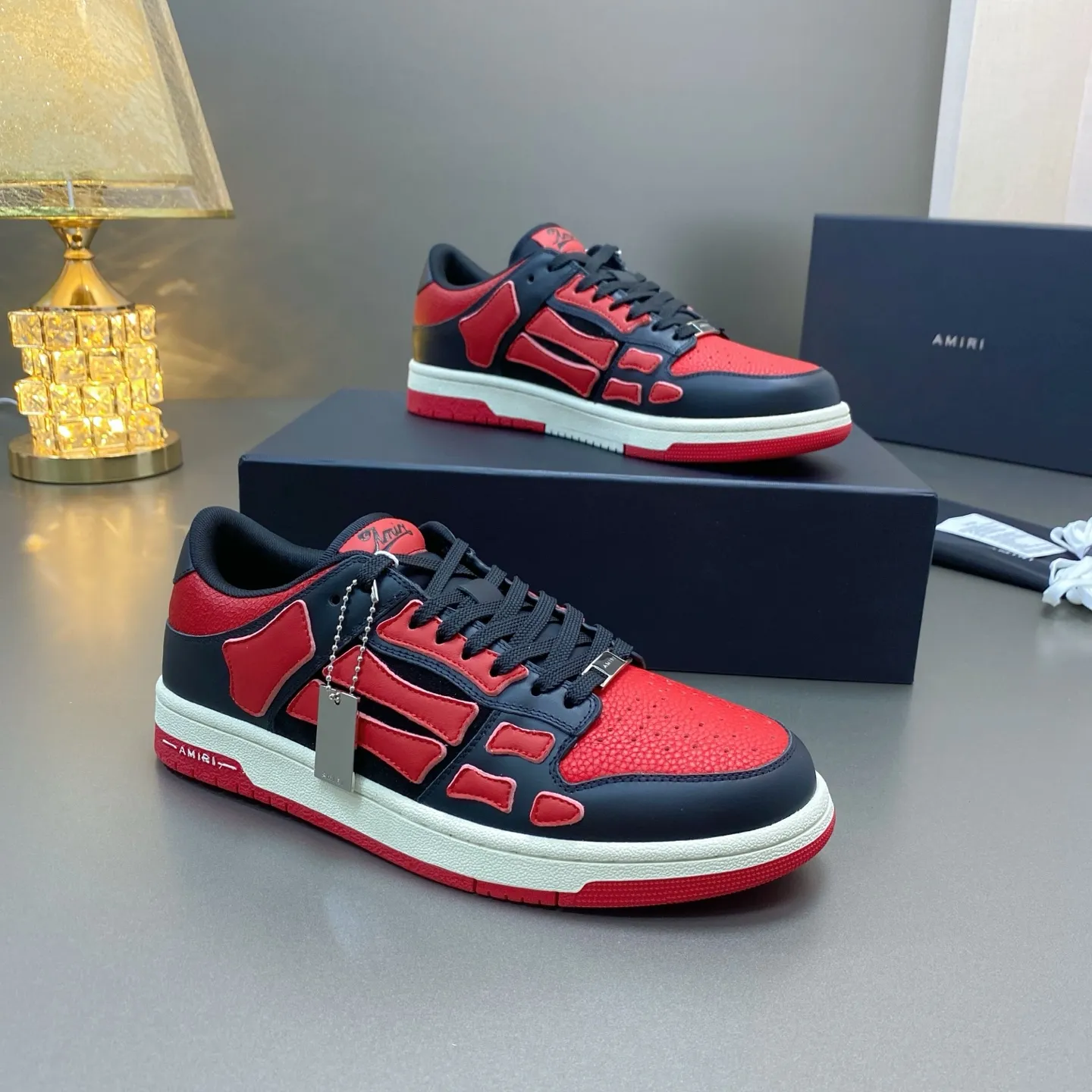 p580🐮🐮AMIRI Couple Style👑 The latest The Pacific Series Couple Style💀🦴Bone Stars Casual Sports Shoes Skateboard Shoes✔️ AMIRI's Pacific shoes are a sneaker that combines luxury and street style. Many celebrities and Internet celebrities have the same style. Its design and workmanship are very exquisite. Made of high-grade cow leather, soft to the touch and highly durable. 💎Fabrics: Original custom imported first-layer cowhide 💎Inner lining: Original customized breathable mesh 💎Foot: Original injection molded one-piece, comfortable, wear-resistant and not tiring for feet 💎Outsole: Original 1:1 molded three-color sole Original outsole 💎Sole thickness: 3CM 💎Size: Female 35-40 Male 39-46 💎Price; Top version 👑Special remarks Remark: (Female size 34 40 . Men's sizes 38 45 46 are customized and cannot be returned or exchanged. Please note when ordering! Thank you🤝🤝